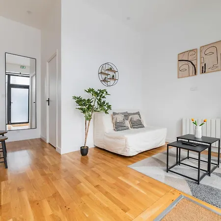A Deux Pas Des Halles A Appartement