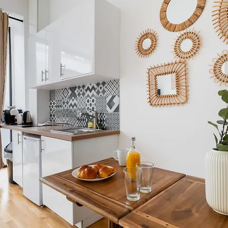 Appartement A Deux Pas Des Halles A *