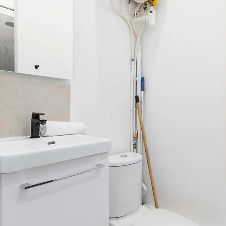 Appartement A Deux Pas Des Halles A *